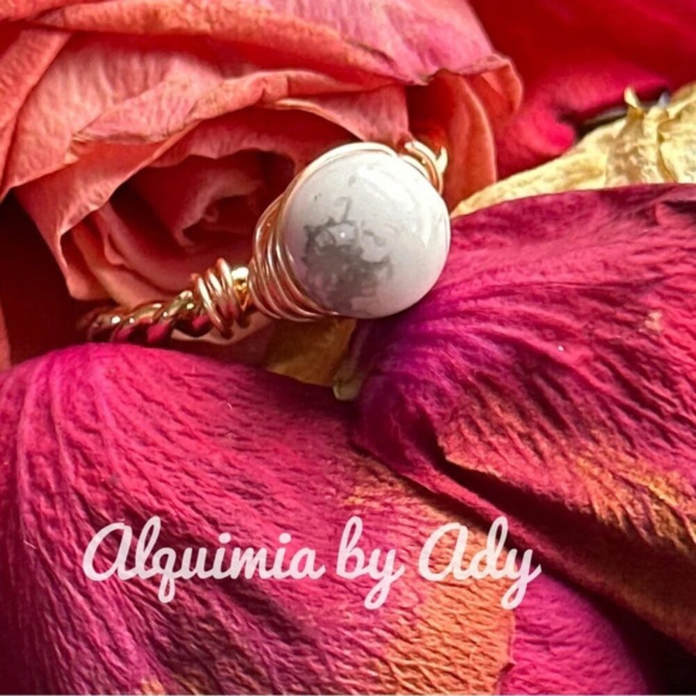 Howlite beautiful wire wrap gold ring - Picture 1 of 3